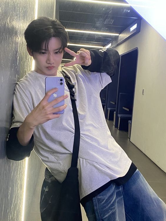 sinuaran's tweet image. ㅤ 

( Absen muka. )

ㅤ