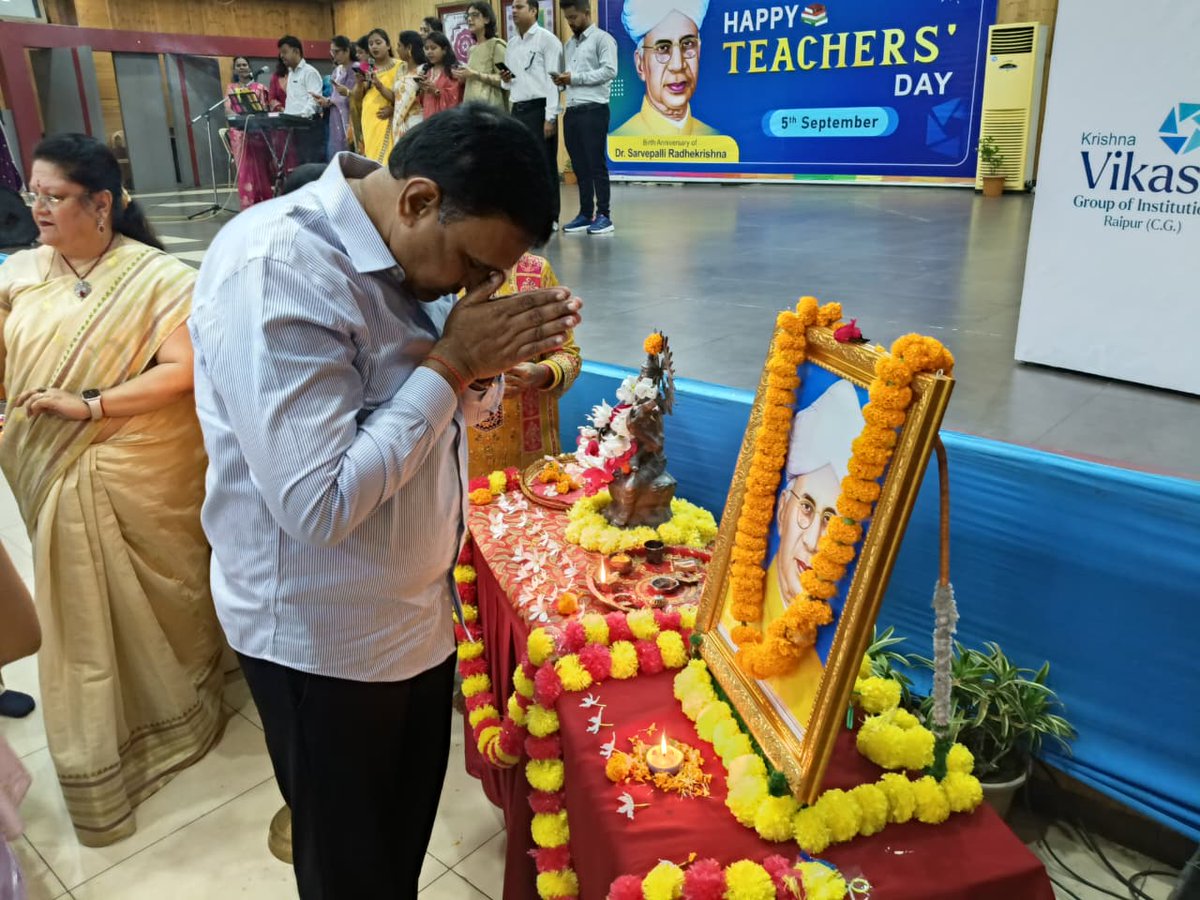 iamdmkrishna's tweet image. On this occasion of Teachers’ Day, I express my gratitude to all teachers of Krishna Vikash Group of Institutions, Raipur for their relentless service. You are the torchbearers of knowledge and the architects of tomorrow.

#krishnavikash #kvgi #TeachersDay2025