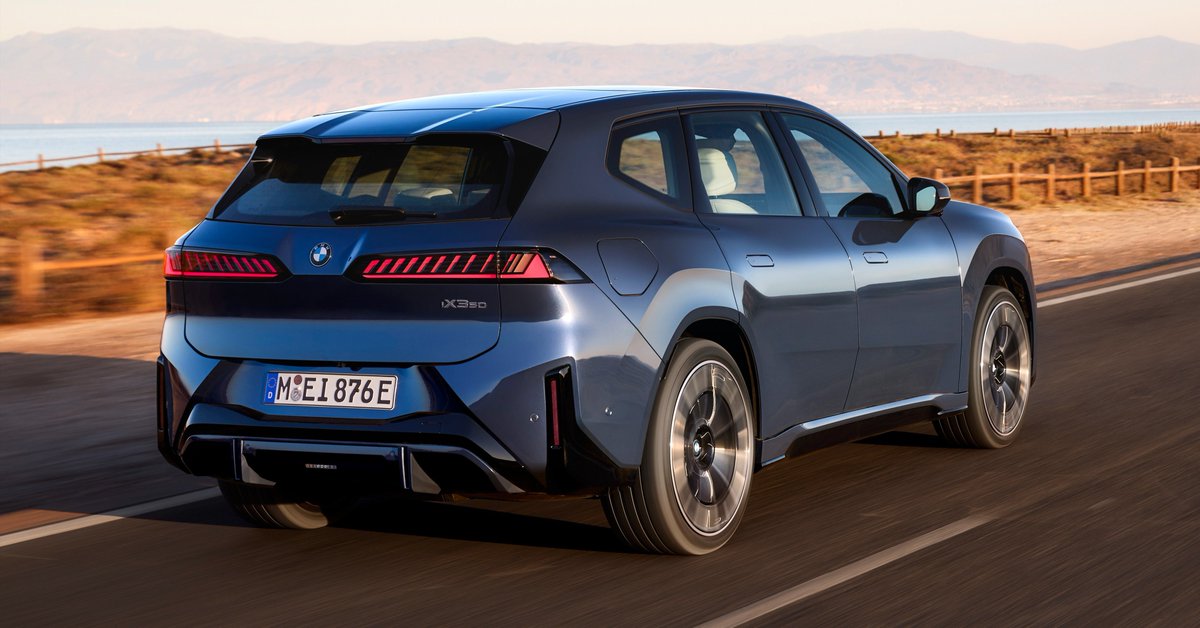 niccruzpatane's tweet image. BMW just released their new iX3 

• Base Price $60,000 USD
• Up to 400 mi range (50i xDrive)
• 463 hp, 0-60 mph in 4.7 seconds 
• NACS port
• 800-Volt Architecture
• Bi-directional charging 
• Up to 400 kW charging 
• Optional Hands-Free Highway Driving System