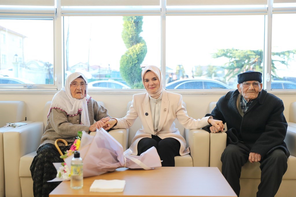 Eylül ayına ilişkin yaşlı aylığı ve engelli aylıkları hesaplara yatırılmaya başlandı. 

Haberin detayları: 
aile.gov.tr/sygm/haberler/…

<a href="/MahinurOzdemir/">Mahinur Özdemir Göktaş</a> 
<a href="/tcailesosyal/">T.C. Aile ve Sosyal Hizmetler Bakanlığı</a>