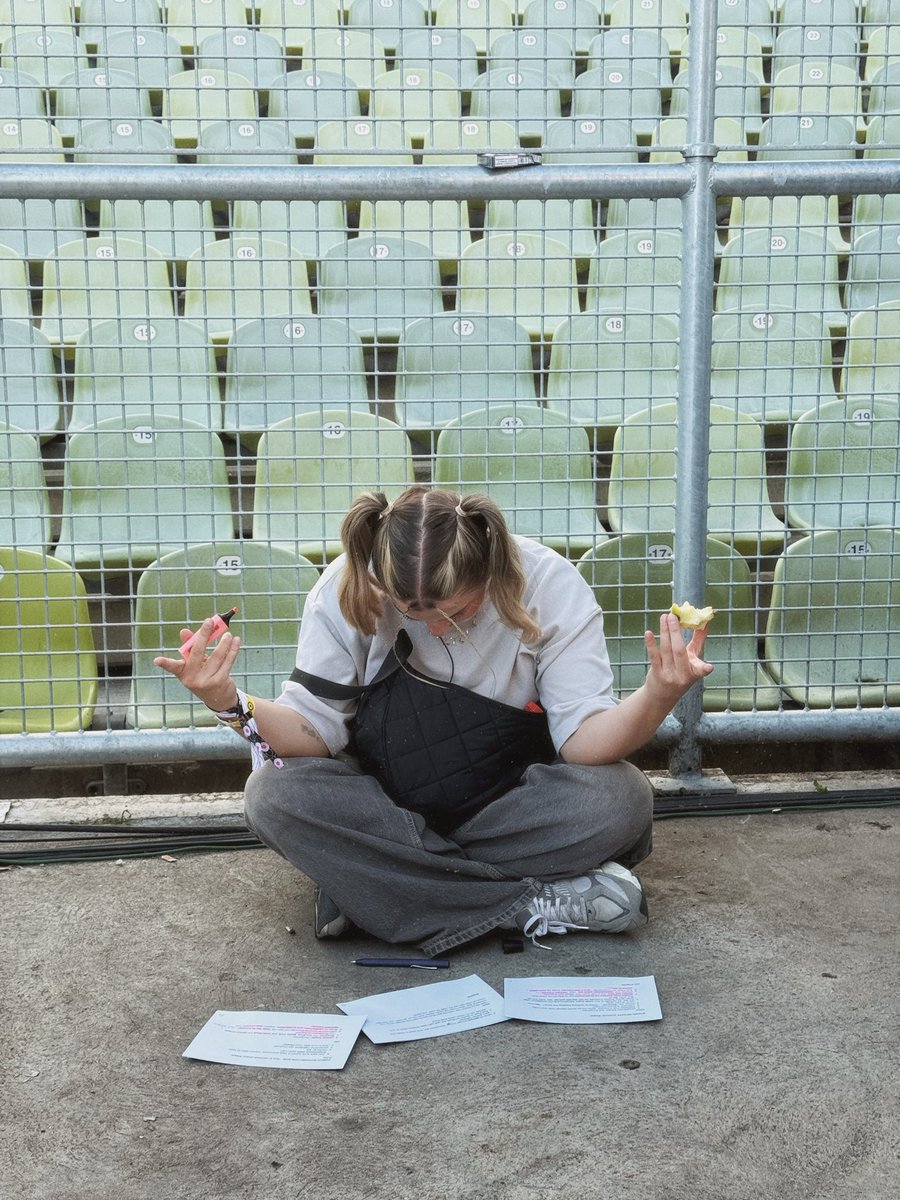 Ollimeee tweet media