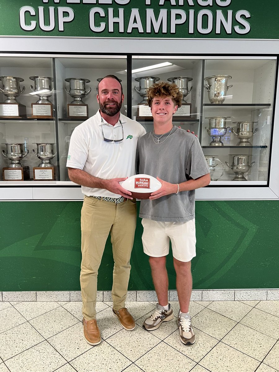 football_cghsnc's tweet image. Congratulations to @DrakeStone2026 on being named the Farm Bureau Insurance Player of the Week in week #2 of the 2025 football season. In our win over Maury (VA), Drake had 2 INTs and 1 fumble recovery to help us defeat the #1 team in Virginia! 👊💪✊ #WeNotMe