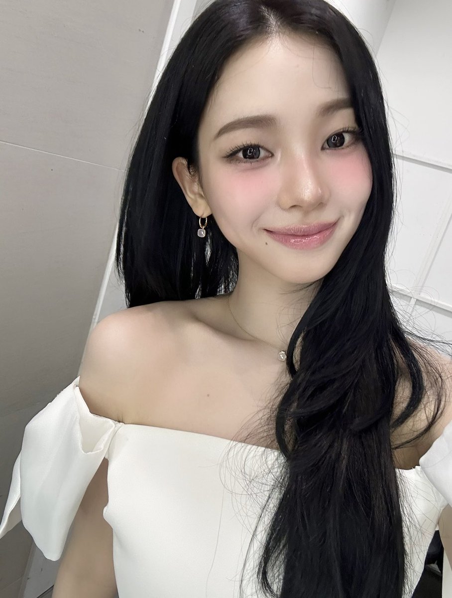 출장에서 오랜만에 돌아온 상민 은행장부터
오늘 컴백한 Rich 은행장 카리나까지 💰💸
오늘 하루 알차다 알차 🫶🏻