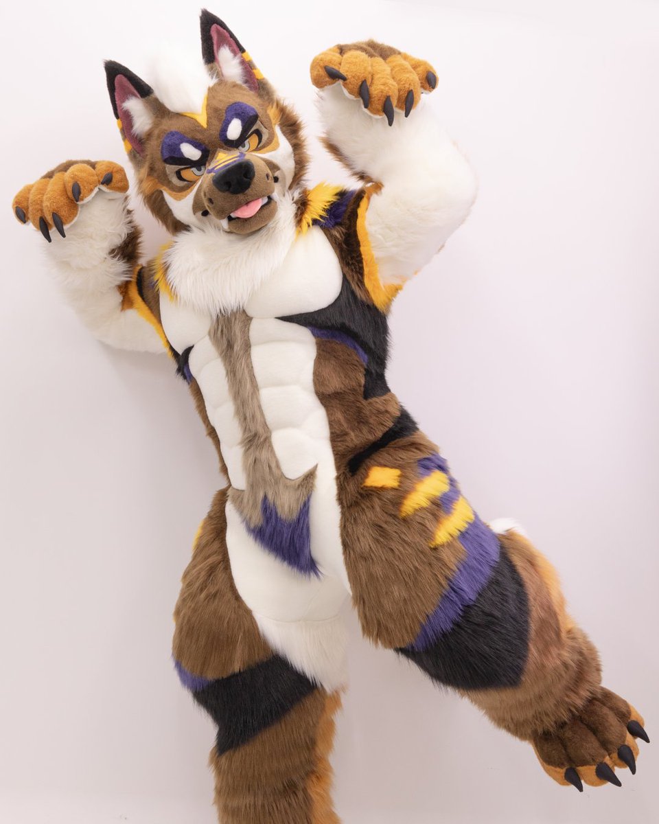 A new commission has been completed!

His name is Opalu! He has a very strong and muscular body!
This is a collaboration fursuit with <a href="/CanyneKhai/">Canyne Khai 🔞</a>
Wishing you all the best! Thank you for this time!! <a href="/opalu0823/">オパル ➡️infurnity</a>