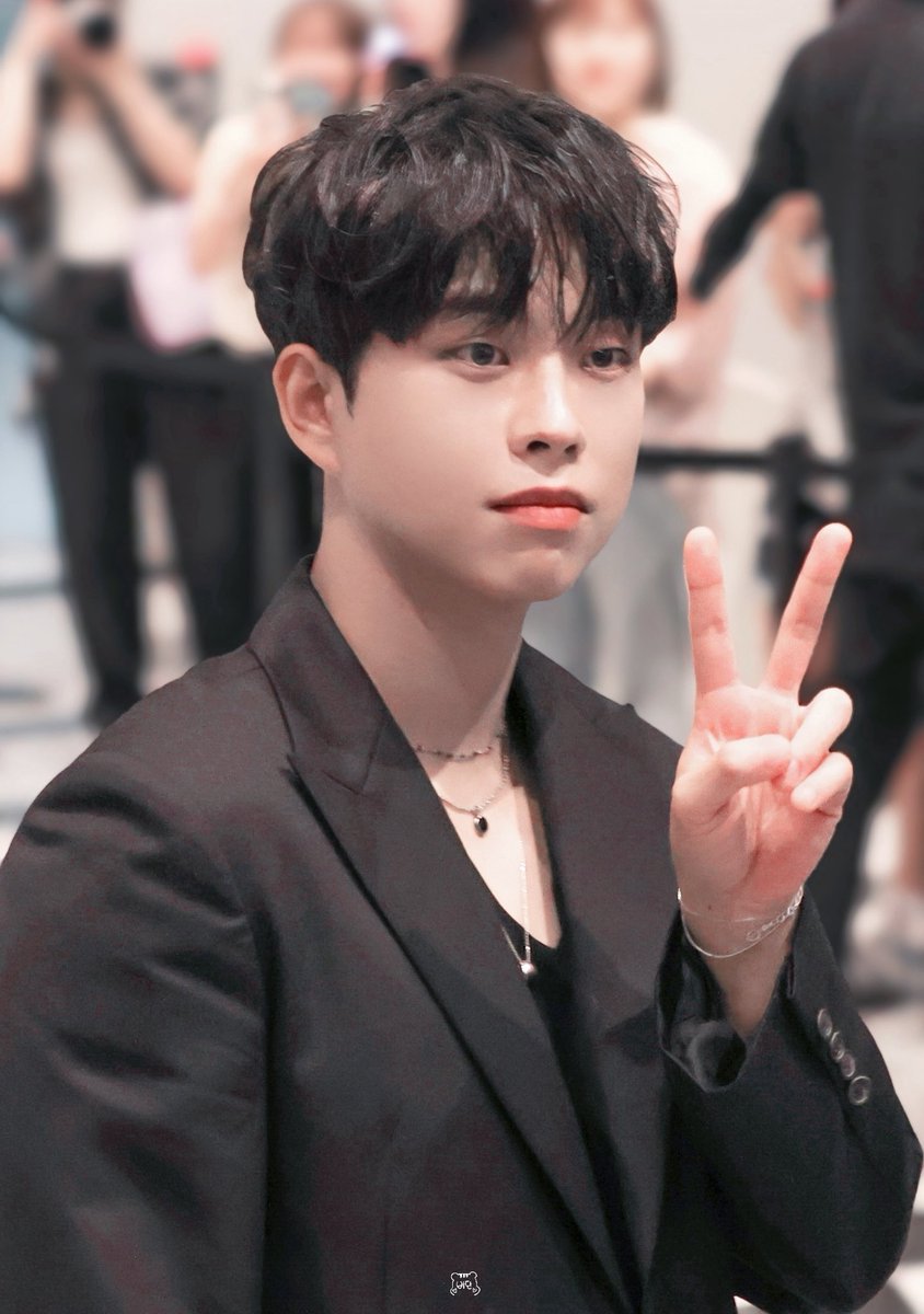 250905 서패위 퇴근 #최상엽

그만. 그만 잘생겨

#루시 #상엽 #상엽상엽