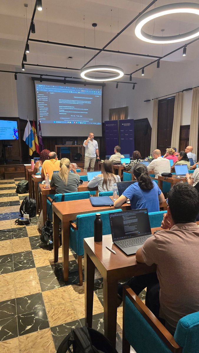 Continuamos hoy con la formación práctica sobre IA generativa de texto de la mano de <a href="/antonio_jlopez/">Antonio Julio López Galisteo</a> 

<a href="/ULL/">Universidad de La Laguna</a> <a href="/Edullab/">EDULLAB | Tecnología Educativa 🤖💻</a>