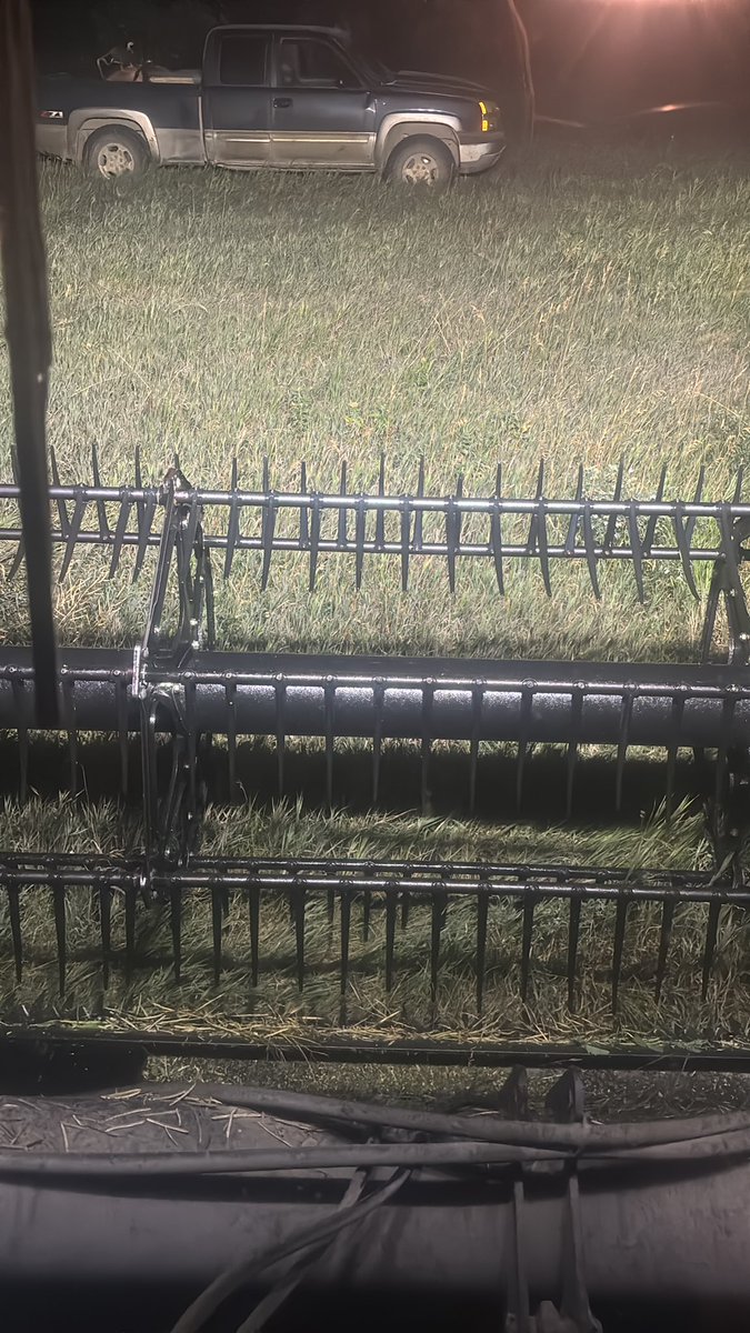 430 and already ice on the header. Looks like I’ll get to sleep a couple hours before getting in the combine after all. Weather stations saying just below -1. Surprised it took this long the way the summer was.