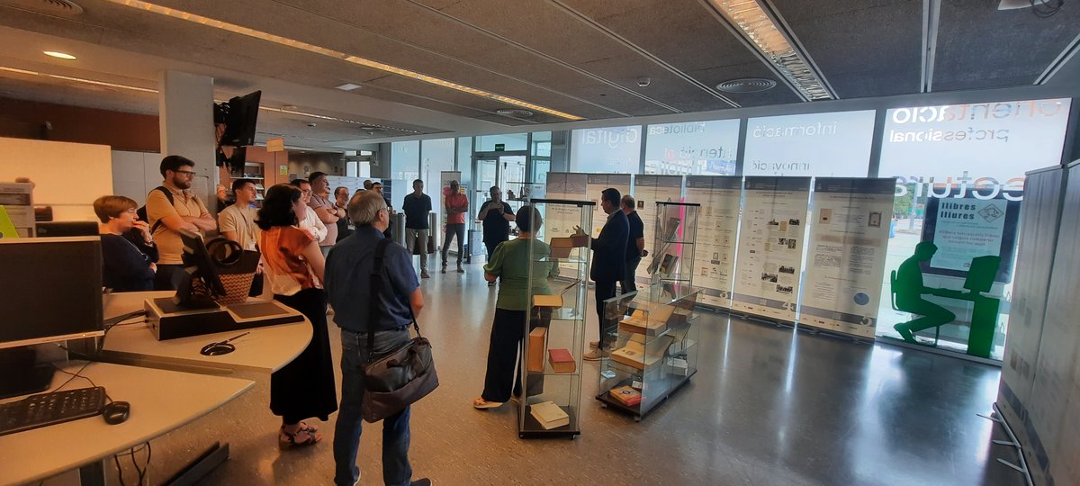 Inaugurada a la <a href="/universitatURV/">Universitat Rovira i Virgili</a> l'exposició «Cien años del Diccionario de la lengua española (1925-2025)». Descobreix com ha evolucionat el diccionari i, amb ell, la nostra llengua.

📍 #CRAICatalunya
🗓️ Fins al 10/10
🔗tuit.cat/1c9Sb
<a href="/RAEinforma/">RAE</a> @lletresurv @cienciaurv