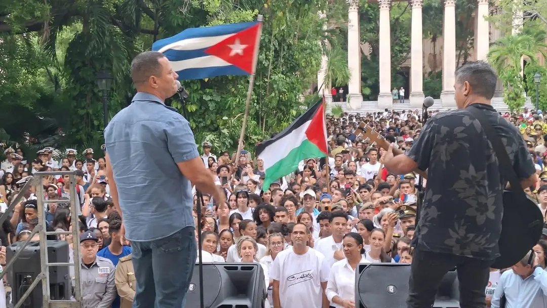 Latió fuerte el corazón de nuestra familia <a href="/ISRICuba/">ISRI Cuba</a> al subir la escalinata histórica ❤️🇨🇺. 
"¡Aquí me hago fidelista!" 

De forma muy especial iniciamos este curso escolar en el día que recordamos el ingreso de nuestro Fidel a su Universidad.