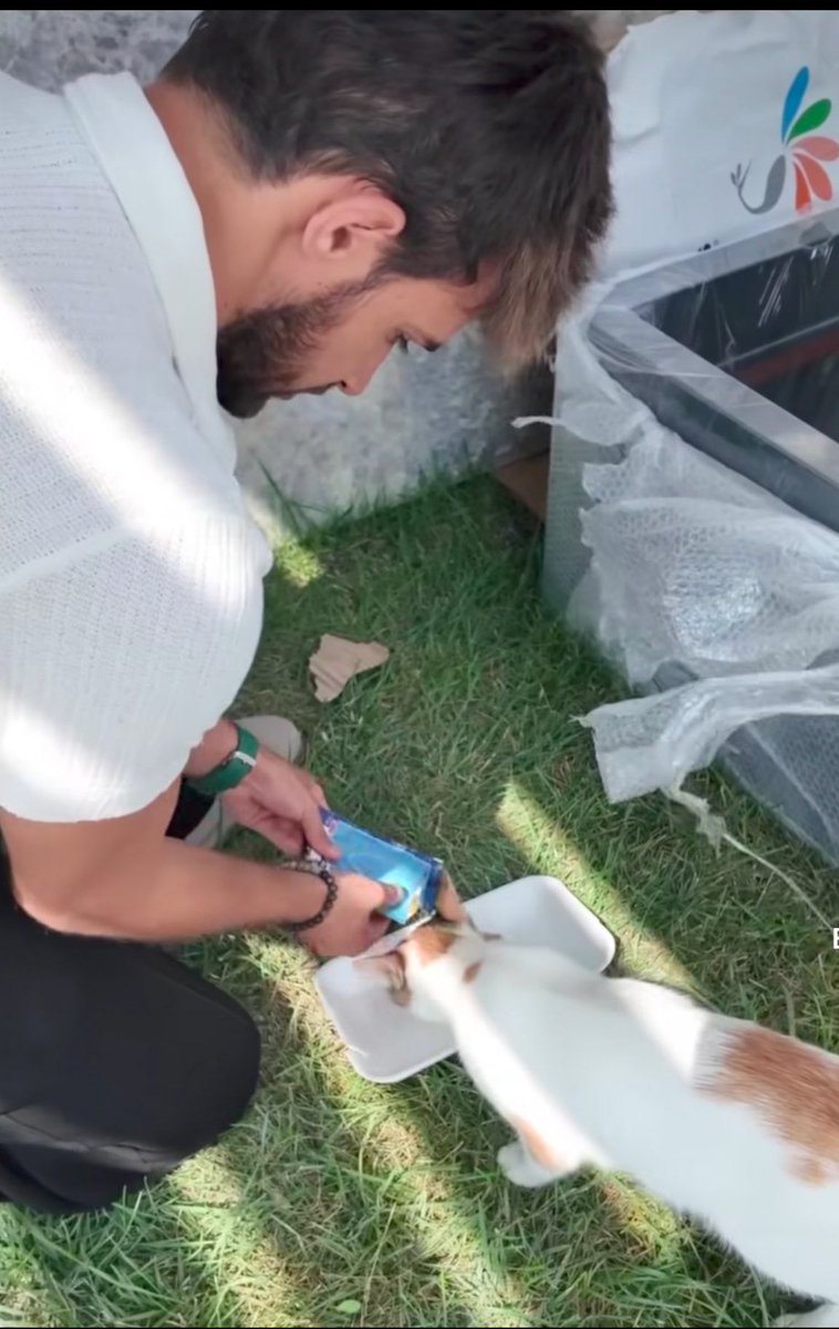 Senin gibi güzel kalpli insanların olduğunu gördükçe gerçekten gurur duyuyorum doğru kişiyi desteklemişim bunca zaman🤍🙏
#BatuhanKaracakaya