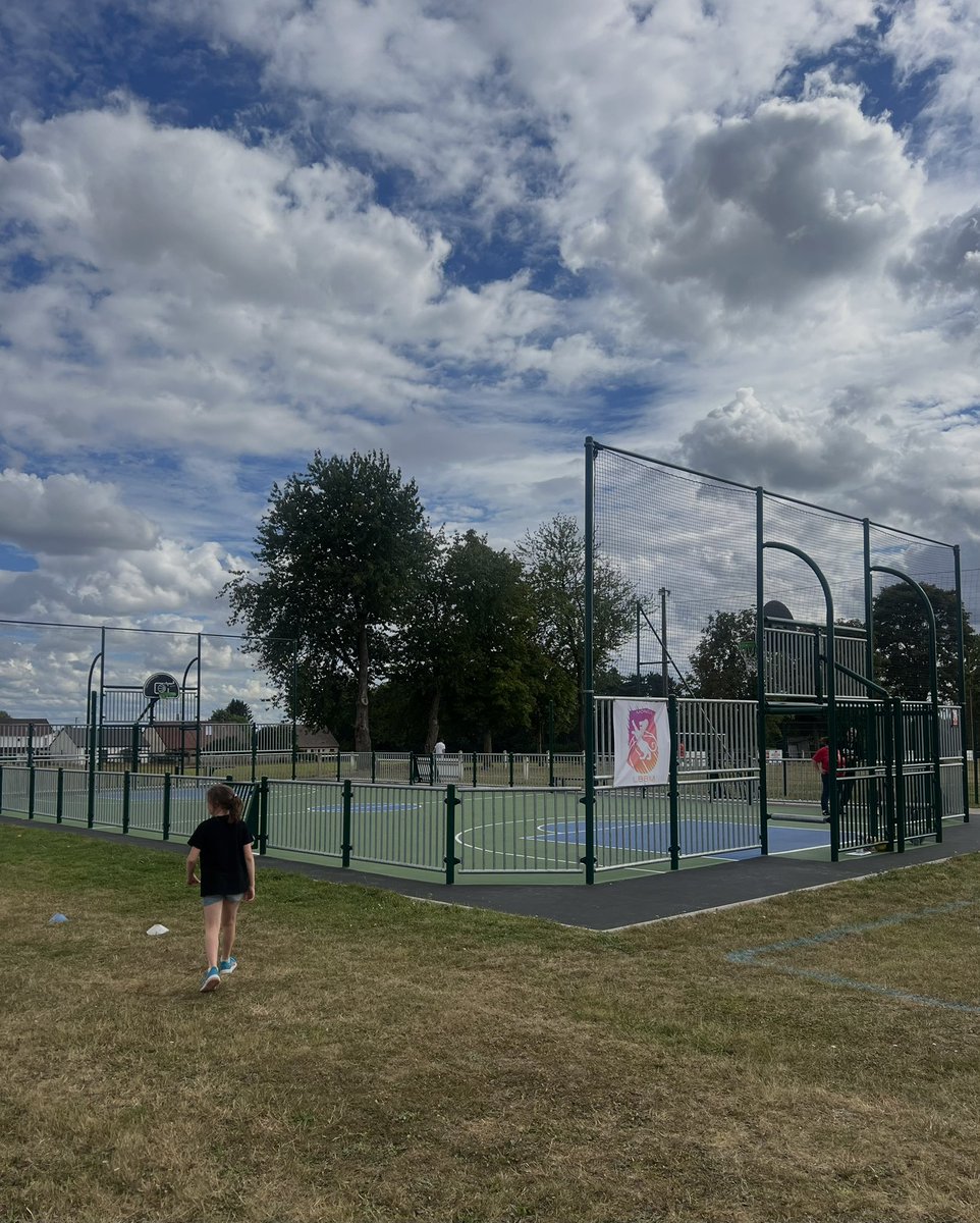 🏀⚽️ Inauguration du terrain multisports au Plessier-Rozainvillers !
Un équipement moderne soutenu par la Région Hauts-de-France à hauteur de 31 470 € 💪💙
Le sport, c’est santé, lien social et énergie pour nos territoires.
#HautsdeFrance #SportPourTous