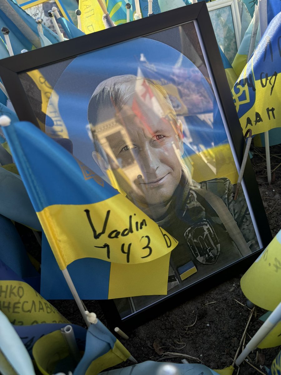 MKitchellAR's tweet image. As I leave #Kyiv, #Ukraine today, I had the huge honor to place a flag and photo of Vadim L  at the People’s Memorial. Working with @ukrainians_lu , @Tatou_Ania and I fund raised and delivered an ambulance to the @37obrmp.   Vadim’s widow made a kind donation to the project, and…