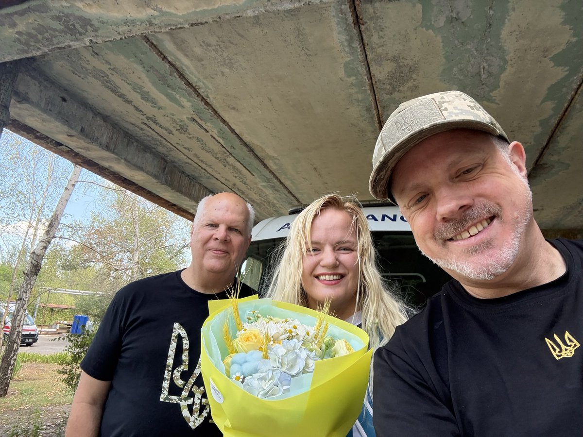 MKitchellAR's tweet image. As I leave #Kyiv, #Ukraine today, I had the huge honor to place a flag and photo of Vadim L  at the People’s Memorial. Working with @ukrainians_lu , @Tatou_Ania and I fund raised and delivered an ambulance to the @37obrmp.   Vadim’s widow made a kind donation to the project, and…