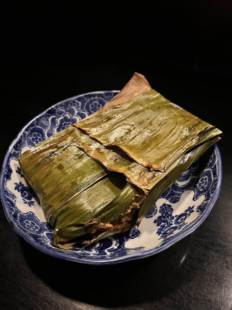 これは羊の脳みそ、バナナの葉包み