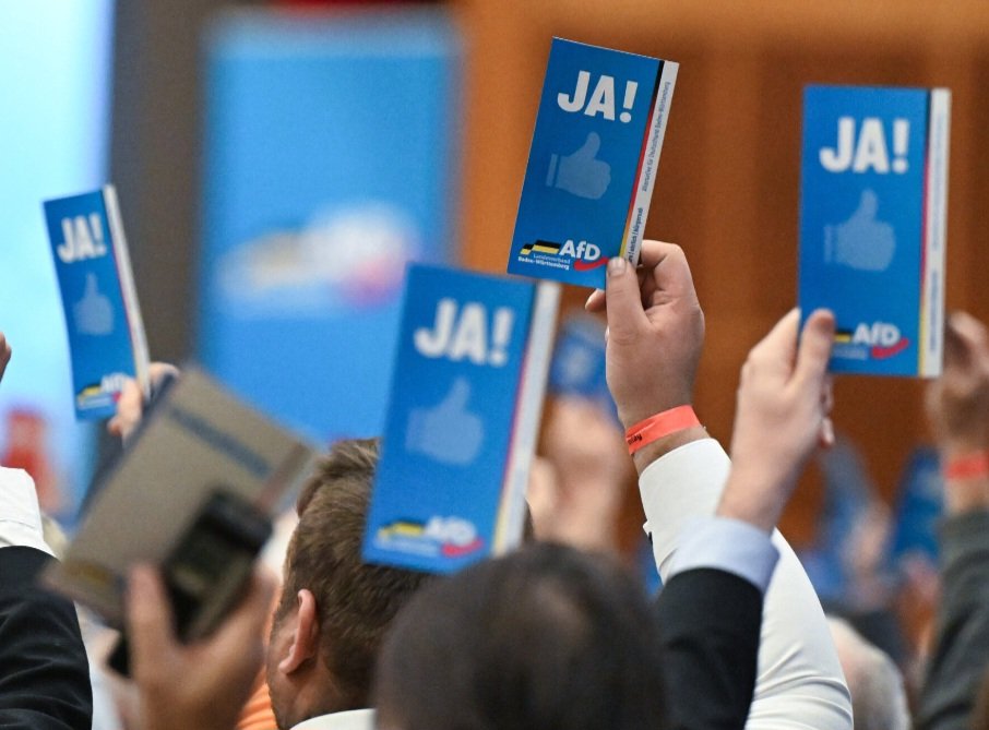 Die AfD wird stark🌍🇩🇪

Immer mehr Menschen setzen auf die AfD – in der Hoffnung auf politische Veränderungen.
#AfD #Politik #politik #Geschichte #Deutschland #deutsch