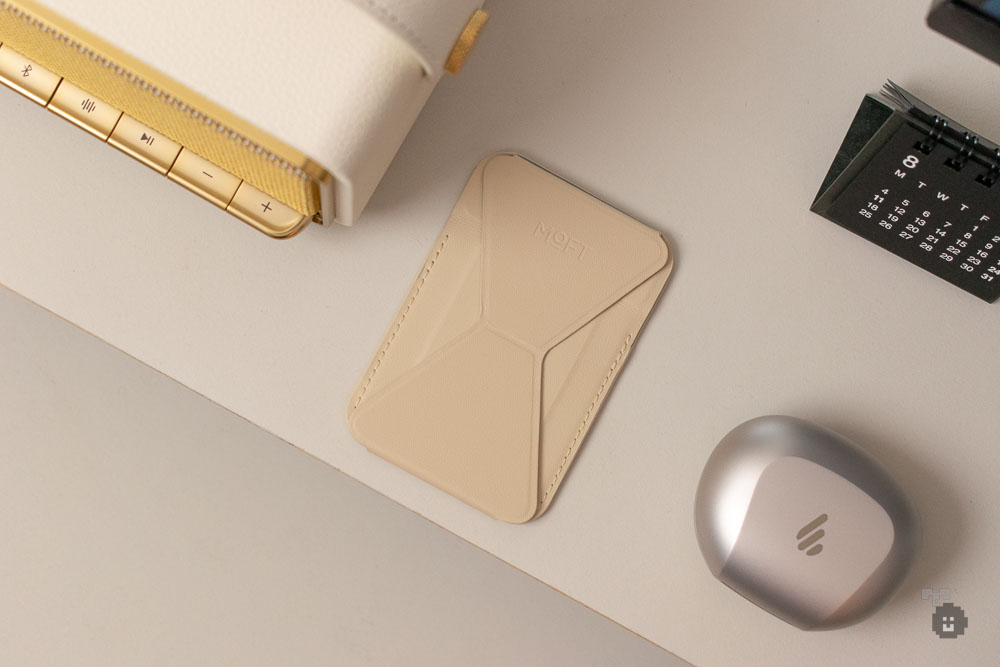 kino_tsuyo's tweet image. MOFTのベストセラー、Snap-Onスタンドをレビューしました。#PR #moft

上質な質感、必要十分なスタンド機能、20数種類のカラバリ、薄さ。
なるほど、みんなが使う訳だ。

8-in-1スタンドも大好きですけど、普段遣いはSnap-Onに軍配が上がります。

薄い&amp;amp;スタイリッシュ。最高なスタンドです。