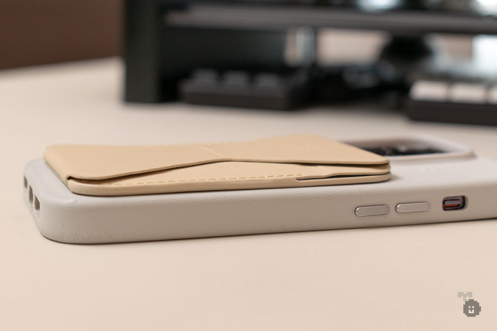 kino_tsuyo's tweet image. MOFTのベストセラー、Snap-Onスタンドをレビューしました。#PR #moft

上質な質感、必要十分なスタンド機能、20数種類のカラバリ、薄さ。
なるほど、みんなが使う訳だ。

8-in-1スタンドも大好きですけど、普段遣いはSnap-Onに軍配が上がります。

薄い&amp;amp;スタイリッシュ。最高なスタンドです。