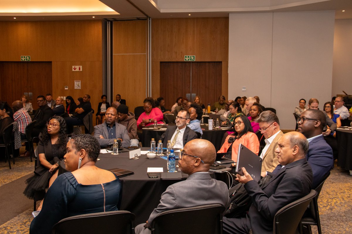 fscasouthafrica's tweet image. #FSCATalks

Moderated by FSCA Deputy Commissioner Farzana Badat, a powerful panel of industry leaders from across the financial sector discussed the most pressing challenges and emerging threats in digital fraud. 

#FSCAFraudRoundtable2025