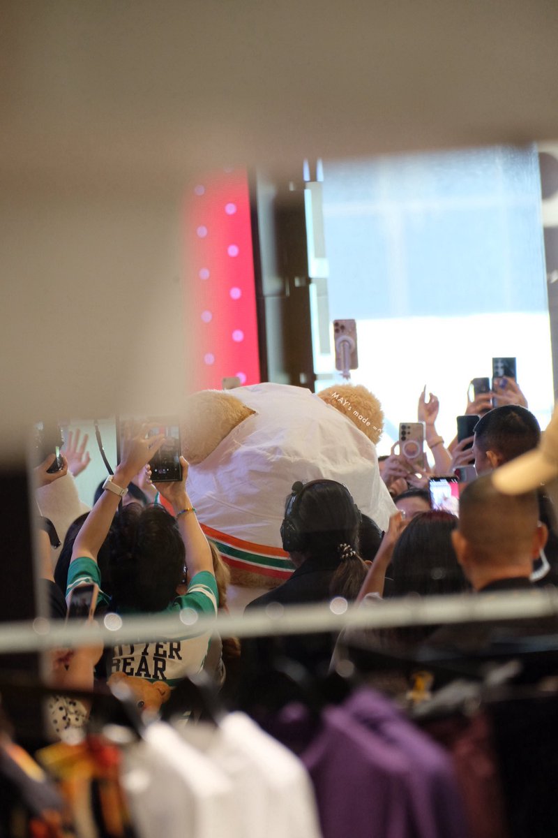 อยู่ตรงไหนก็ยังมองเห็น ว่าแต่ใครเอาร่มชายหาดมากาง 😆🤭

#butterbear #ด้อมน้องเนย 
#ต้อนรับเพื่อนใหม่สุดจึ้งตัวตึงเอเชีย #แสตมป์Helloฮีลใจ  #711THxHelloKittyButterBear