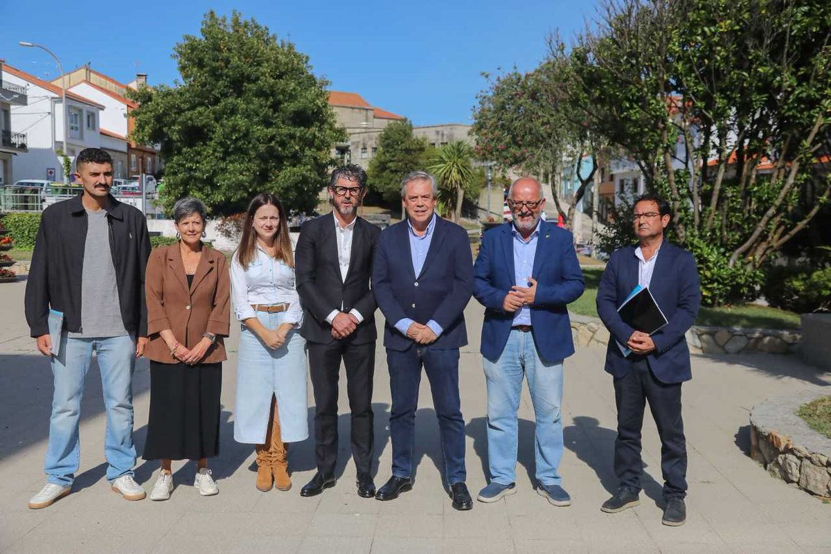 Antonio Gómez Caamaño (@antoniogcaamano) on Twitter photo A <a href="/Xunta/">Xunta de Galicia</a> e o Concello de Porto do Son unimos esforzos para mellorar o actual centro de saúde cun investimento de 43.000€.
Tras esta actuación, seguimos avanzando no proxecto do novo centro que permitirá reforzar a atención primaria e ampliar os servizos sanitarios no municipio. A <a href="/Xunta/">Xunta de Galicia</a> e o Concello de Porto do Son unimos esforzos para mellorar o actual centro de saúde cun investimento de 43.000€.
Tras esta actuación, seguimos avanzando no proxecto do novo centro que permitirá reforzar a atención primaria e ampliar os servizos sanitarios no municipio.