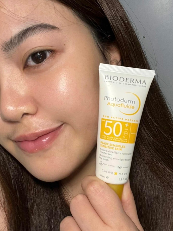 กันแดดที่1ในใจ ต้อง #bioderma เนื้อดีมาก เกลี่ยง่ายสุดๆ โบกหนาแค่ไหนหน้าก็ไม่วอก! Photoderm Aquafluide กันแดดบางเบา ทาแล้วผิวสวยมาก ผิวไบร์ทขึ้นสุดๆ ทาแล้วแต่งหน้าต่อได้เลย เป็นกันแดดที่ 1 ในใจเลย
#BiodermaThailand #photoderm #aquafluide 
#กันแดดผิวแพ้ง่าย  #กันแดดคนผิวแห้ง