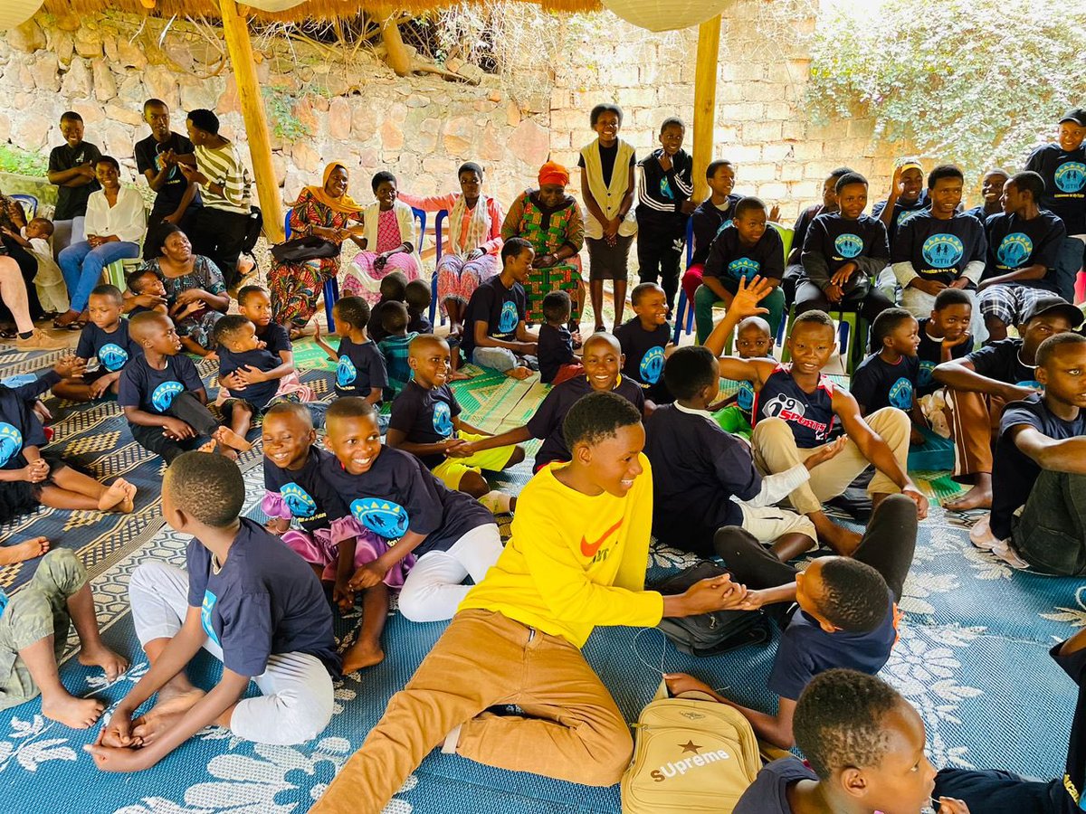 HelpGth's tweet image. ✨ #BackToSchool with Purpose! ✨
Grateful to support bright young minds through our #EducationIsMyFuture program in collab with @WomenGAIN 📚💙
Confidence, school kits & community - all in one uplifting day! 🌟✏️🍽️
#EducationMatters #YouthEmpowerment #EducationForAll