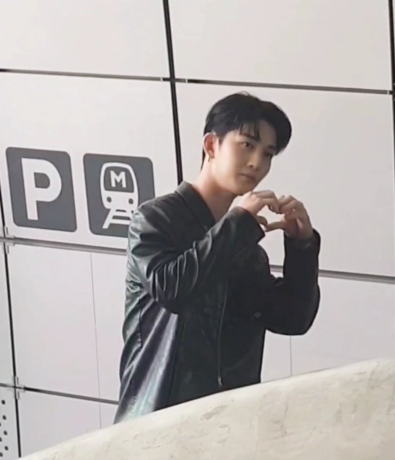 손 하트도 해주심😍