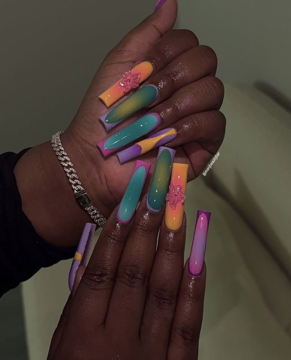 NunnieTheG's tweet photo. This set with the colors is everything 😍😍😍 https://t.co/0ON51Gb3mH
