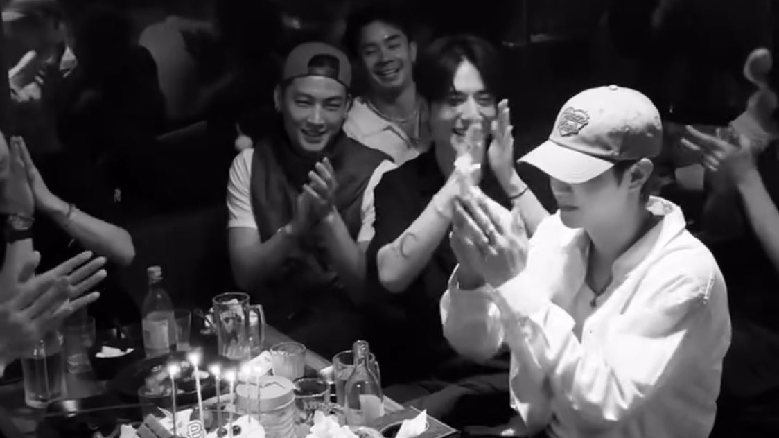 mydef_mysoul's tweet image. Happiness must look like this.
I really love you all.

#GOT7 @GOT7 @GOT7Official