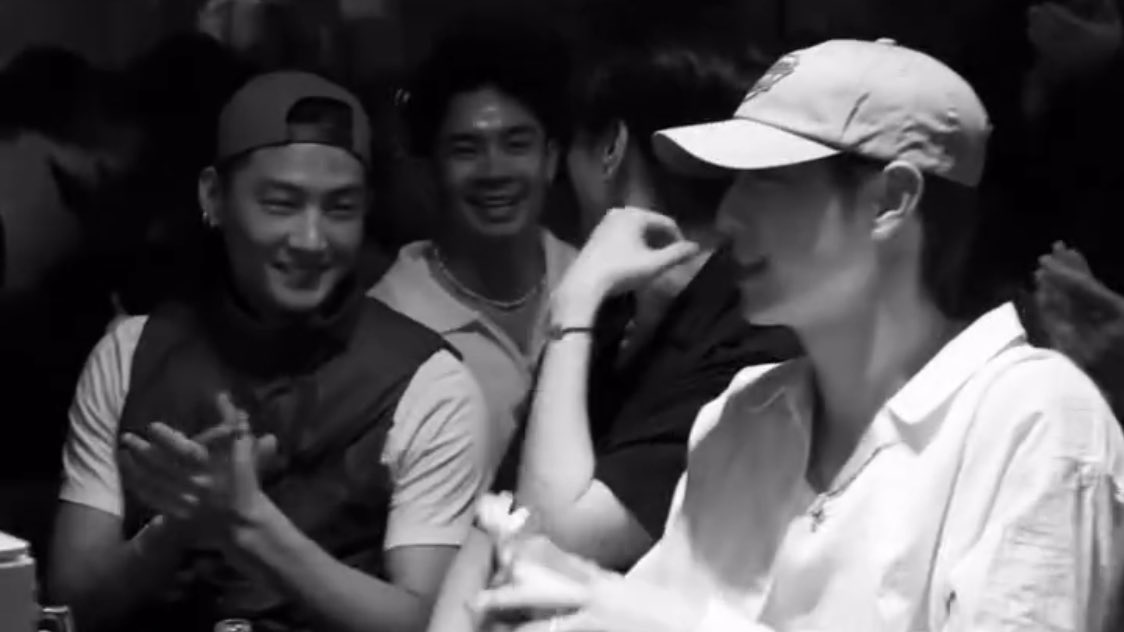 mydef_mysoul's tweet image. Happiness must look like this.
I really love you all.

#GOT7 @GOT7 @GOT7Official