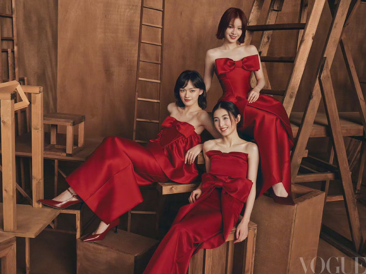 ot6gfriend_'s tweet photo. the current & future of china cinema 🎥
the top 3 post 00s actresses for VOGUE China 20th anniversary issue. simply having the most exciting journey of their professional career, collecting achievements here & there.
#ZhangZifeng #VickyChen #LiGengxi https://t.co/fKFRipgXPd