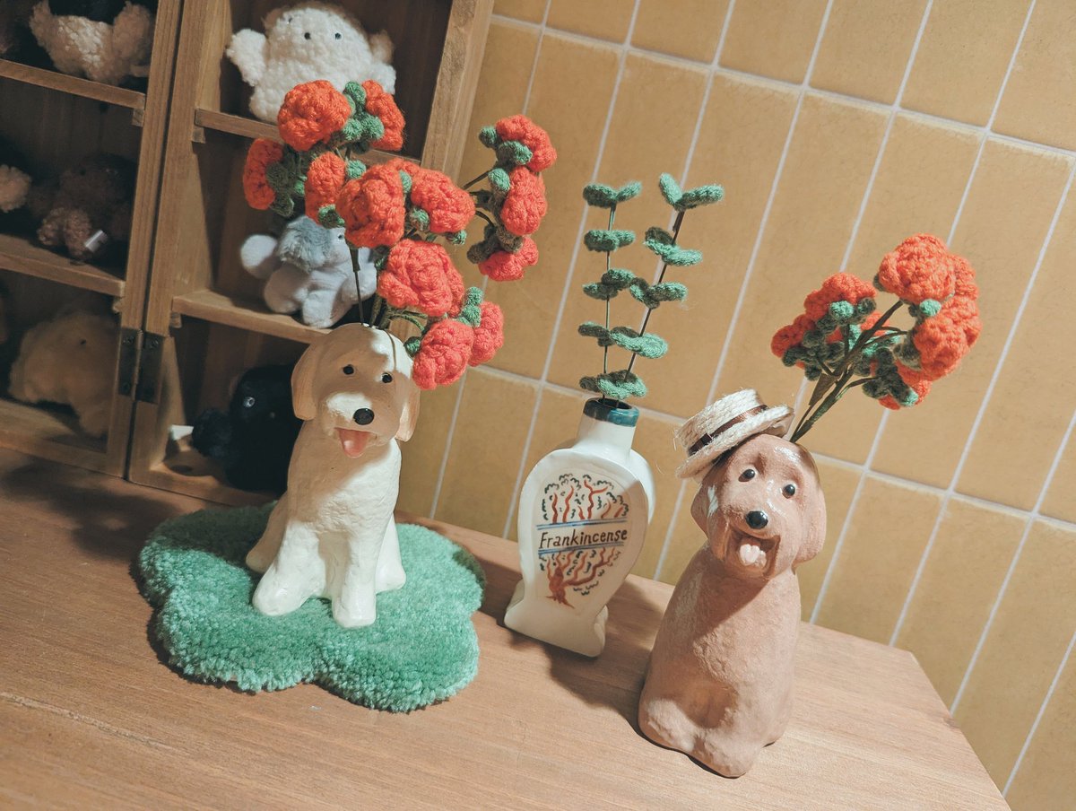 うちの花瓶は生花用じゃないんですが、こんなメンツです👐