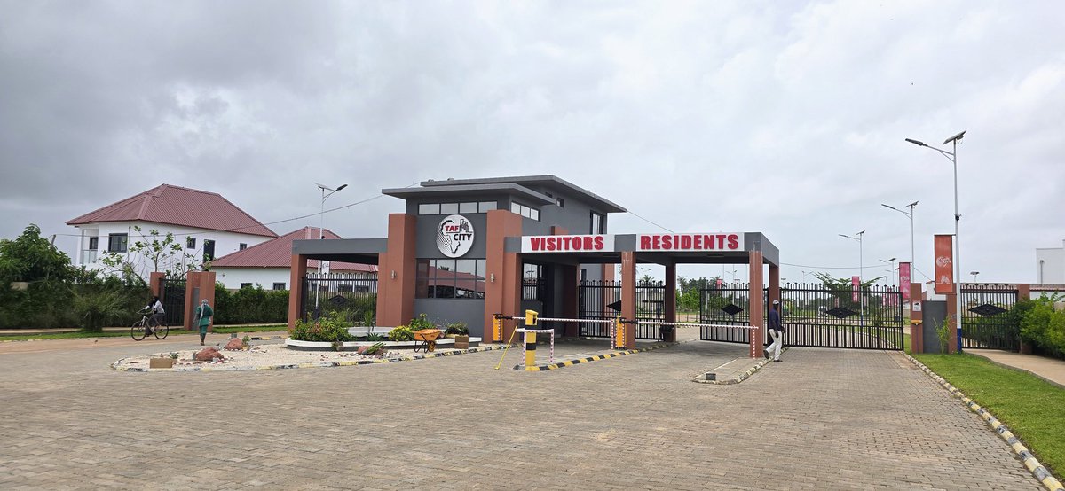 YOU asked, we're delivering! 🎉 #tafafricaglobal #Giveaway for $200 (D15,000) is LIVE! 
To win:
 ✅ Q1: Name this development.
 ✅ Q2: Who's the developer? 
✅ Q3: Spot the differences ( 14no) in the pictures.
 ✅ Follow me 
✅ RT this post! Enter now!