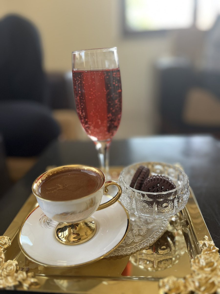 Bahtımız nazardan, kapımız fesattan uzak olsun. Hayırlı cumalar 🌸