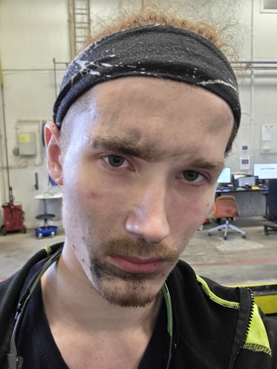 hexletter's tweet image. Мировое исправительство скрывало от вас страшную тайну.
На самом деле Рембо это я.