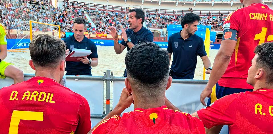 Tres mazarroneros en la lista de convocados para la Superfinal del la EBSL 2025. David Ardil, José Antonio Oliver y Chiky Ardil, concentrados en Málaga para preparar los encuentros con España frente a Dinamarca, Ucrania y Suiza.
lavozdemazarron.com/index.php/noti…