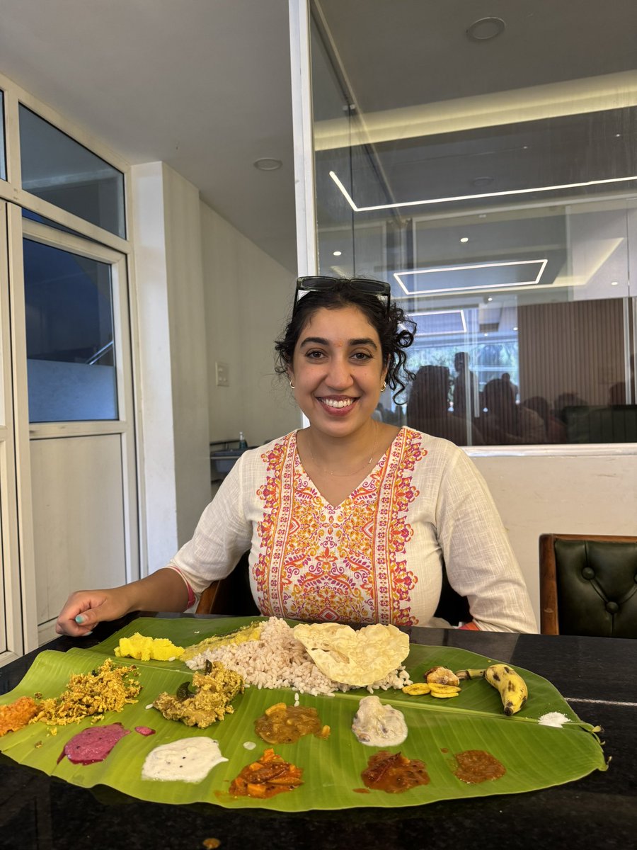 ukinchennai's tweet photo. The celebrations reached a delicious end with the grand Onam Sadhya, with over two dozen dishes all on a single banana leaf. 🥭🍚4/4 https://t.co/x6OWjijrMf