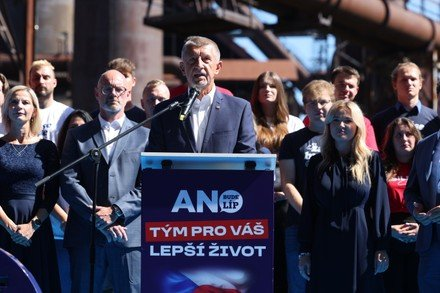 Heslo ANO "Volte lepší život" je vlastně všeříkající a odhaluje zhoubnou podstatu populismu. Lepší život si přeci člověk těžko může odhlasovat. Vždy se o něj musí zasloužit hlavně sám. Což se v dárkovém uvažování ANO zcela ztrácí. Pojetí anoistů, kteří se pokoušejí udělat z