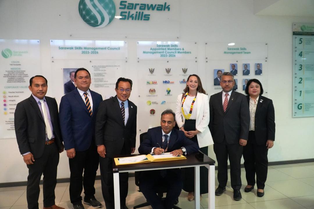 UKinMalaysia's tweet image. Strengthening partnerships for future-ready education. 🇬🇧🇲🇾

High Commissioner Ajay Sharma connect with #Sarawak Skills to explore #innovative pathways for skills development and collaboration.