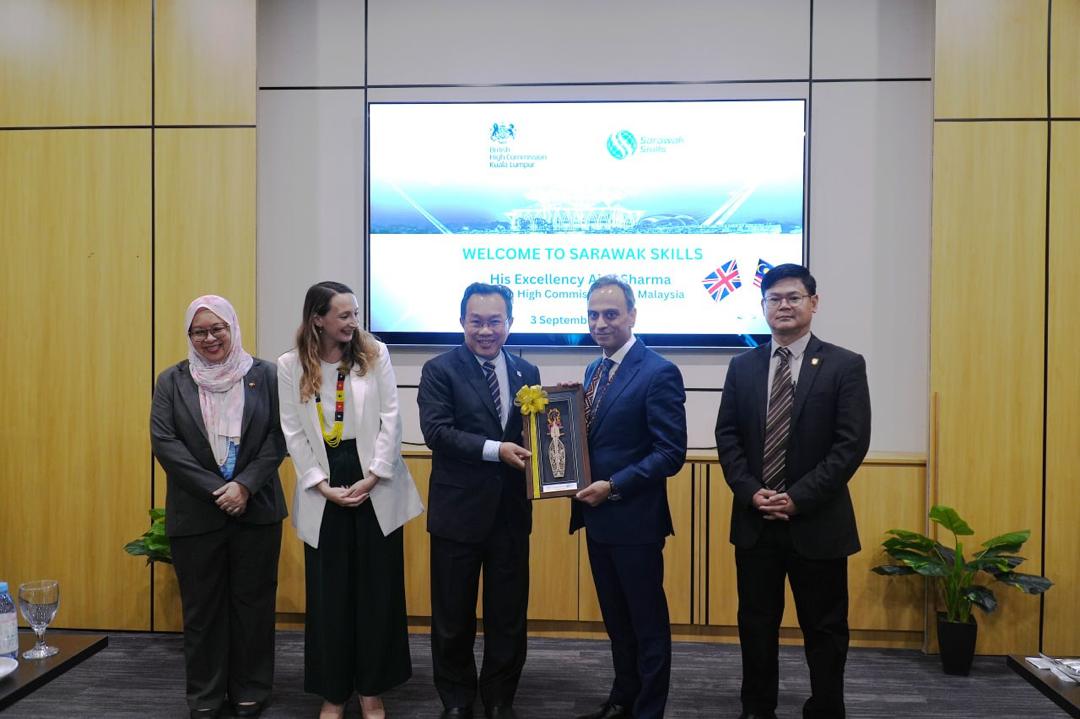 UKinMalaysia's tweet image. Strengthening partnerships for future-ready education. 🇬🇧🇲🇾

High Commissioner Ajay Sharma connect with #Sarawak Skills to explore #innovative pathways for skills development and collaboration.
