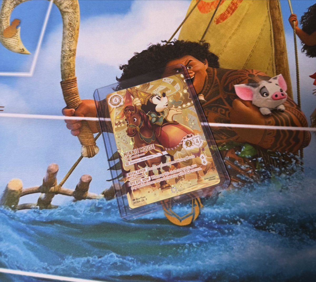 Abriendo un par de cajas de esta edición, facilitadas por <a href="/LaMasterVlc/">La Master</a>, ha aparecido esto. Una carta con un arte espectacular, pero, ¿vale la pena quedársela al precio que está ? ¿Te la quedarías o la venderías ? #Lorcana #DisneyTCG