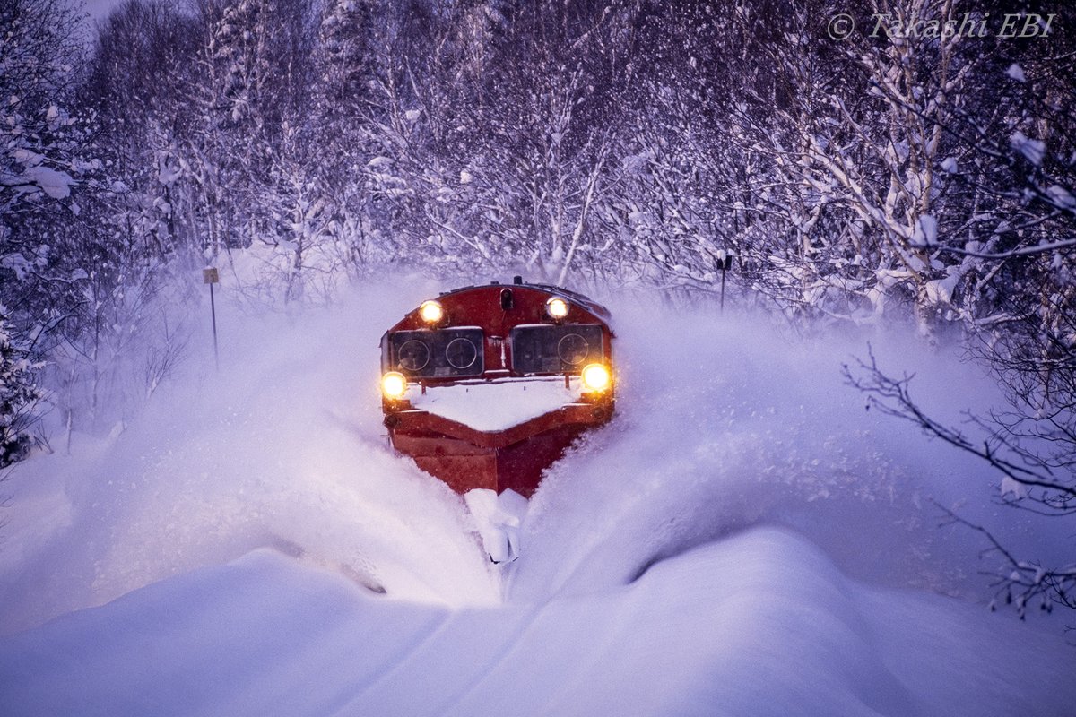 ebiphotonetwork's tweet photo. 豪快に雪を蹴飛ばす深名線定排DE15。意外と深名線のラッセル車を撮ったカットは少ないですが、良いカットは押さえることができました。

#深名線
#深名線廃止30年 
#ラッセル車
#DE15 https://t.co/l02EZpuE0c