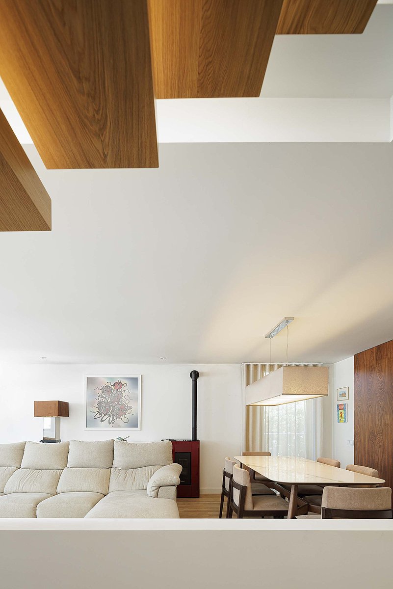 Interior_es's tweet image. La Casa PI es un proyecto realizado por Arquitectos RT, donde conviven en armonía pasado y presente.
-&amp;gt; Fotografías: @ivotavaresnet
-&amp;gt; interioresminimalistas.com/2025/09/05/arm…
-&amp;gt; #arquitectura #diseñodeinteriores #casas #casasmodernas #casascontemporáneas #casasenOporto #casasenPortugal