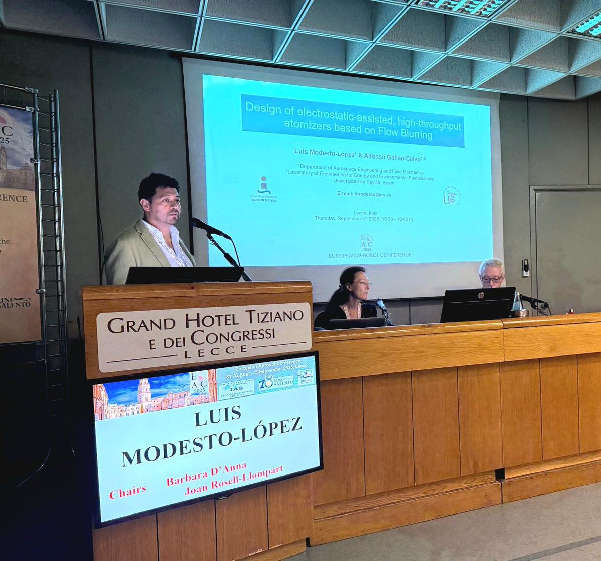 Just wrapped up an inspiring week at the European Aerosol Conference 2025! 🌍 Presented my work on electrostatic-assisted atomizers for high-throughput spraying. Grateful for insightful discussions with the aerosol science community. #EAC2025 #AerosolScience #Research <a href="/unisevilla/">Universidad de Sevilla</a>