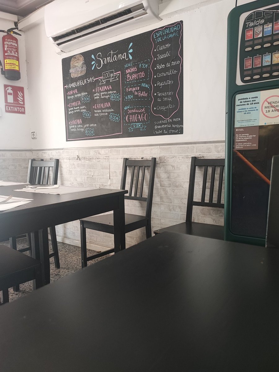 #deBCNenBarri 4️⃣9️⃣: LA TRINITAT VELLA (SA)

Per completar els barris del districte de Sant Andreu, anem al que és segurament el més costerut. Al Santana (📍 Peníscola 27), s'hi poden degustar excel·lents carns de caça però també tenen menú del dia amb plats com peus de porc!