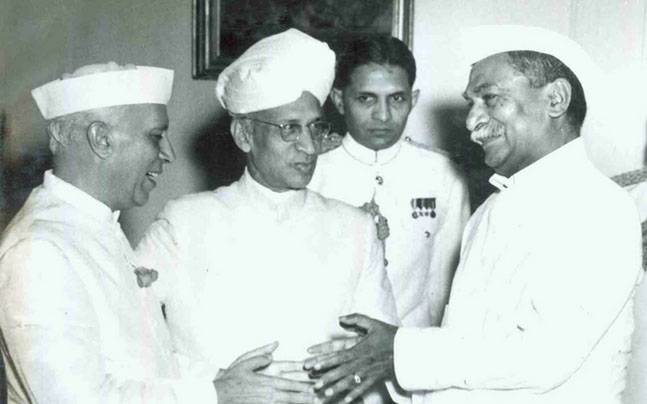shivam_psm's tweet photo. Books are the means by which we build bridges between cultures -Dr Sarvepalli Radhakrishnan #TeachersDay #drsarvapalliradhakrishnan #HappyTeachersDay https://t.co/7xdI0unEXG