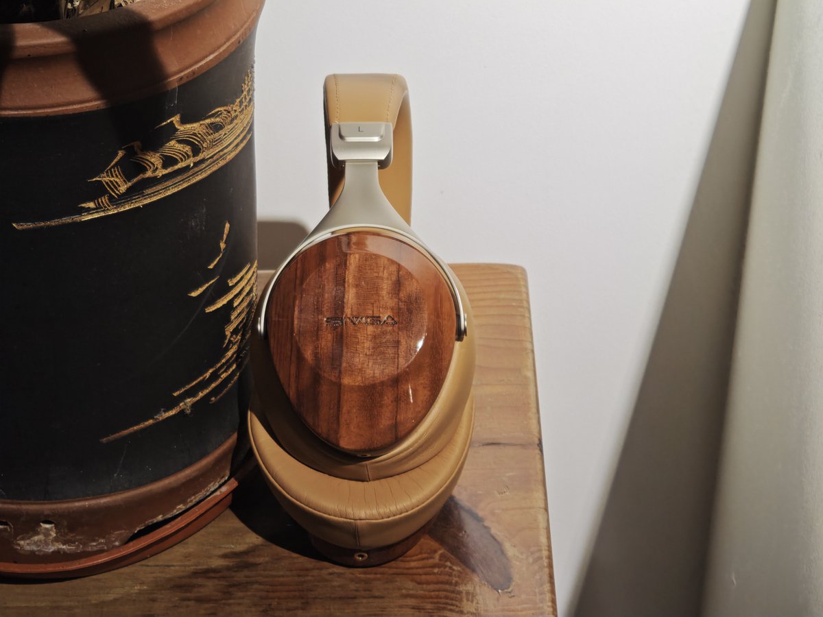 sivga_audio's tweet photo. Sivga SV021 represents both classic design and HiFi sound, letting you enjoy smooth sound and extended listening pleasure.
#Sivga #SV021 #HIFI #headphone #Audio #hifiaudio #audiophile #MUSICLOVER https://t.co/lYJoodM5nL