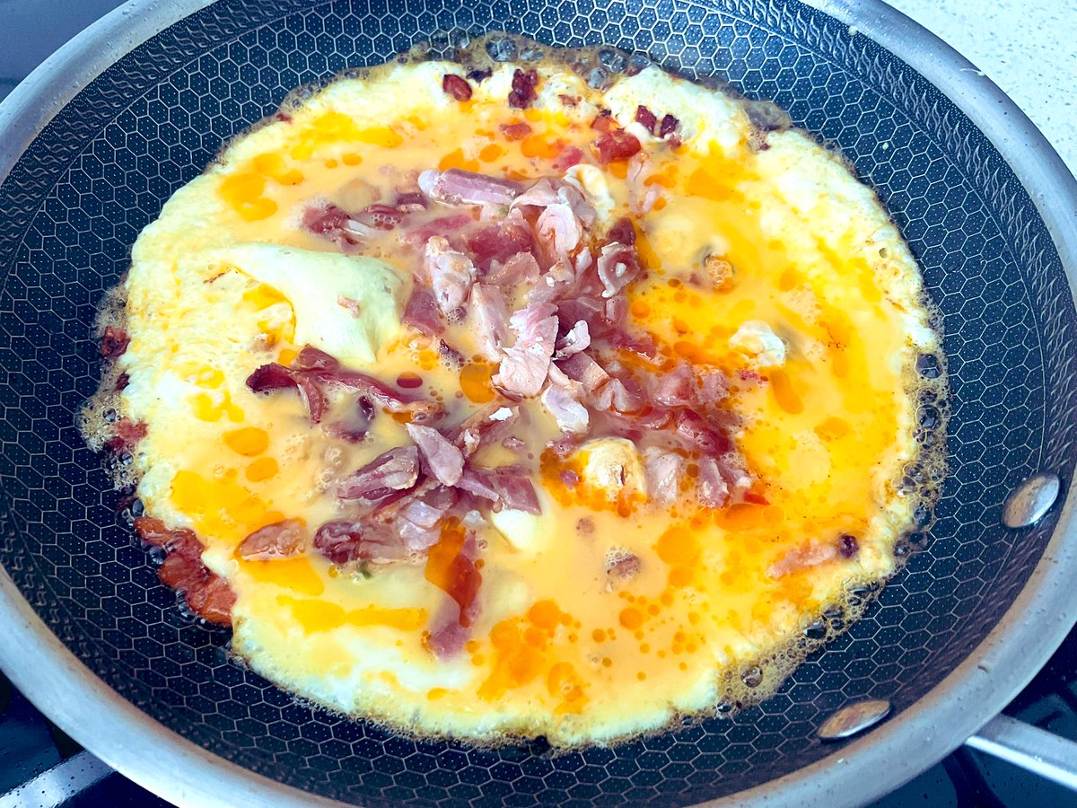 KingJayZim's tweet photo. Goooood morning #TeamFulo 🌞🍳 @TeamFuloZim
I’m making yet another attempt at an omelette ,just a bit of tomato and bacon in there, nothing fancy.
Back in the day, the real bachelor’s lifesaver was the scrambled egg & tomato combo. A true survival meal when I was an apprentice at Circle Cement Limited, living at 24 Cherlynn Court, Montague/Mazoe Street.
We lived for the weekends ,after blowing my weekly wage of $67.50 at Archipelago, Scamps and Brett’s Nite Club, Monday would arrive with no graze in the fridge except eggs and shrivelled tomatoes 😂😂😂.
That’s when the scramble came through! Eggs, tomato, maybe some dassa, or if I was lucky, spaghetti 🤣.
So today’s omelette mission is taking me straight back to 1983 vibes. Wish me luck, I’ll post the finalé shortly! 🙌