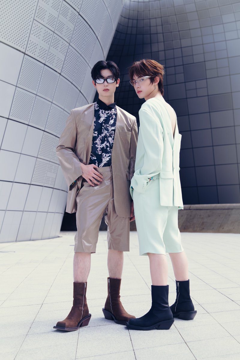 เสิร์ฟภาพ 2 หนุ่ม "โทมัส-ก้อง" ร่วมชมโชว์ของแบรนด์ GREEDILOUS ในงาน Seoul Fashion Week 2026 S/S ที่จัดขึ้น ณ กรุงโซล ประเทศเกาหลีใต้ เมื่อวันที่ 4 ก.ย. 68 ที่ผ่านมา

THOMASKONG IN SEOUL FSW

#tthomastc #kongjiro
#ThomasKong #โทมัสก้อง 
#TMKxGREEDILOUS
#SeoulFashionWeek