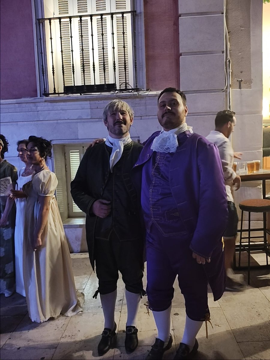 fara_ox's tweet photo. Esperando en el pregón de Aranjuez.
Felices fiestas del motin 2025
#Aranjuez #motin #epoca #moda #diseño https://t.co/814cF81EIK